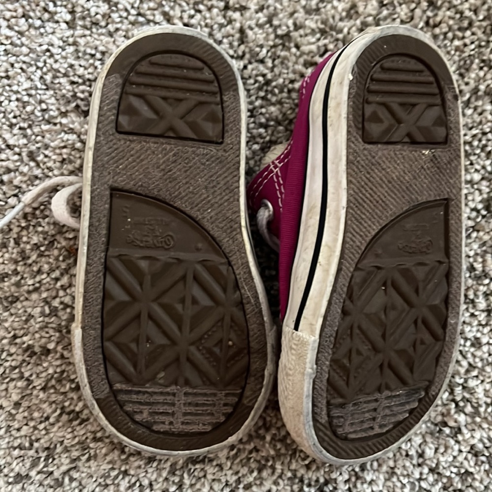 Purple toddler converse - Picture 3 of 4